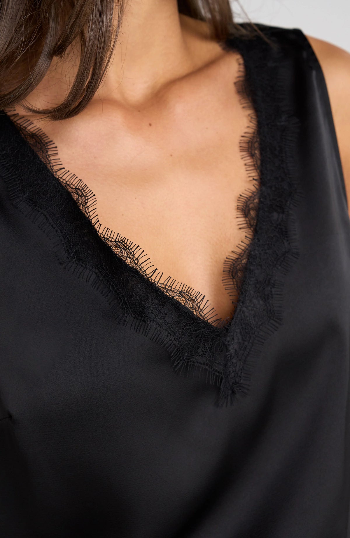 Liverpool - V-neck Woven Tank W/ Lace Trim - Black - 8M20