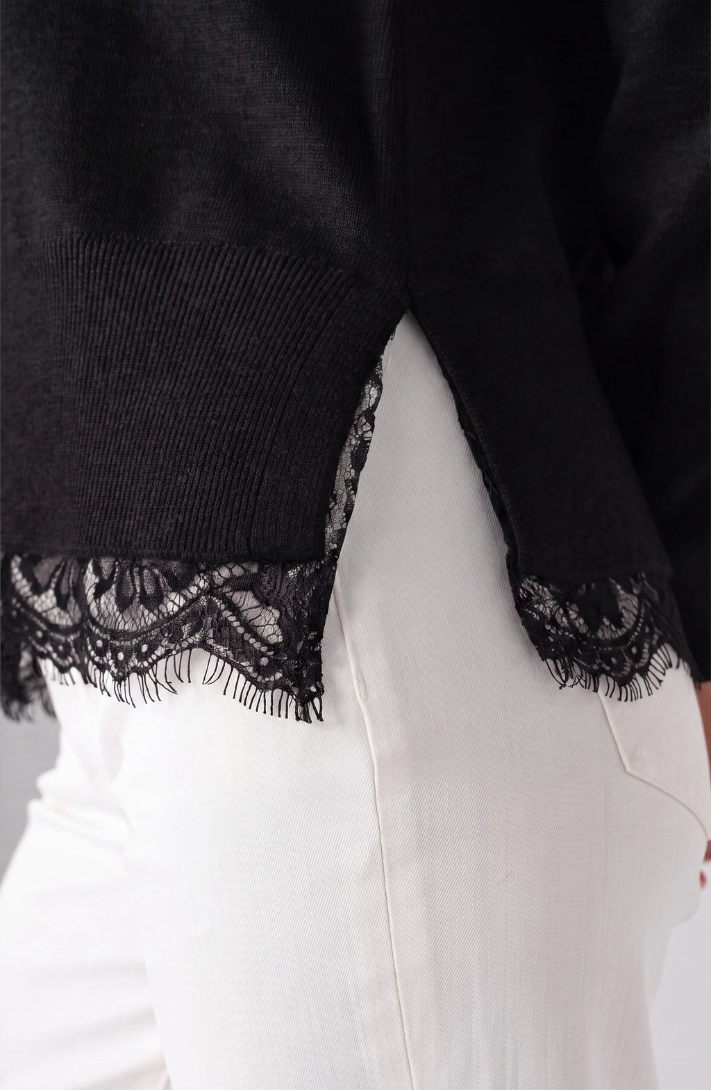 Liverpool - V-Neck Long Sleeve Sweater W Lace - Black - 8M47