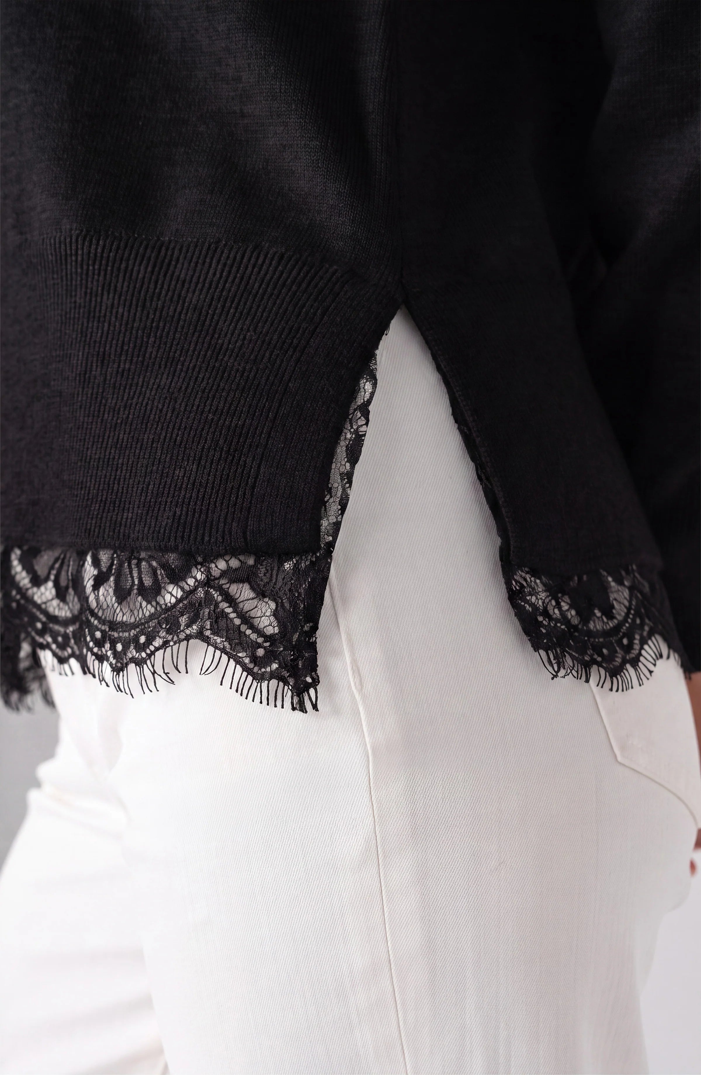 Liverpool - V-Neck Long Sleeve Sweater W Lace - Black - 8M47